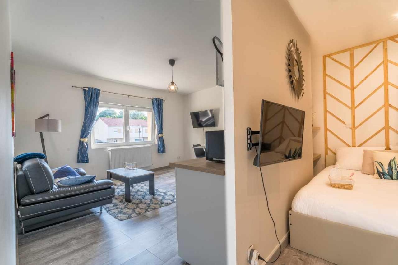 Chambre 26m avec salon et kitchenette privée Woippy Esterno foto